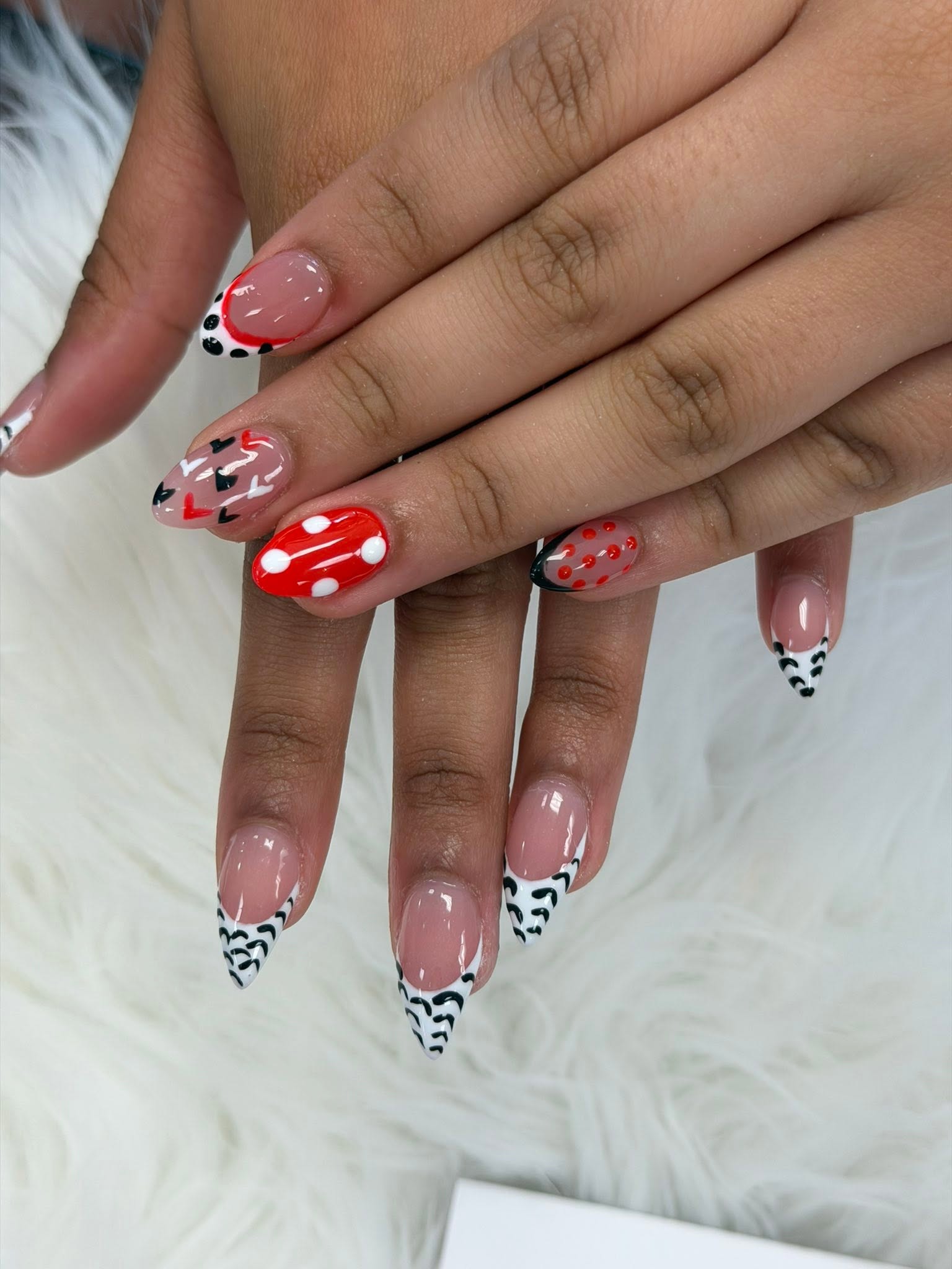 Guitar Nails Bar & Queen Spa nail art example