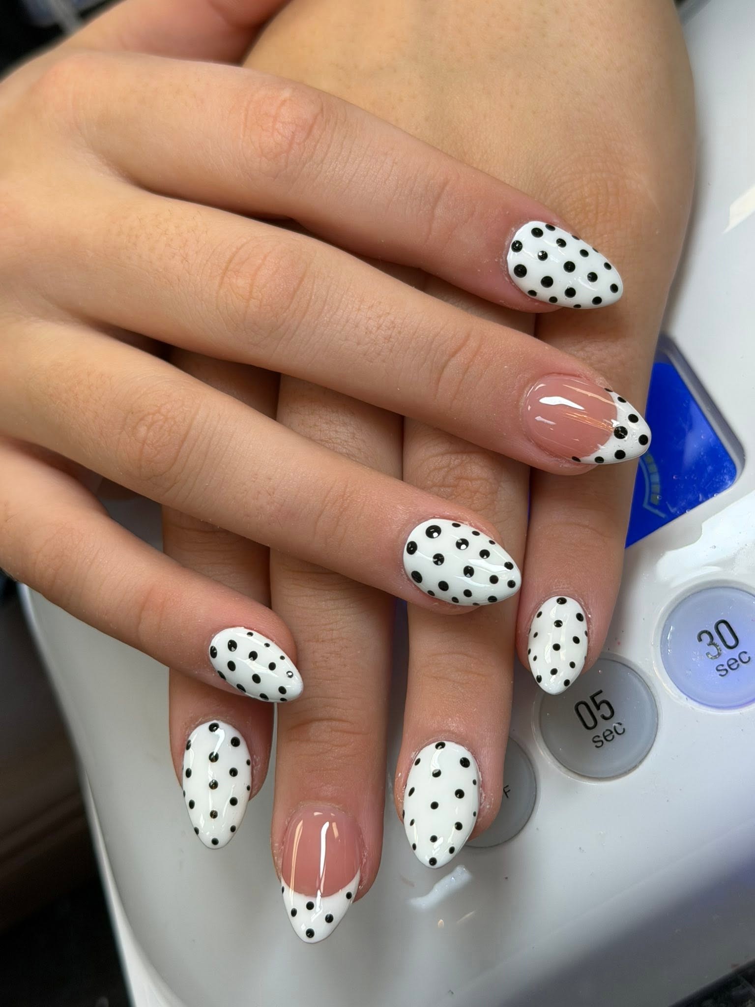 Guitar Nails Bar & Queen Spa nail art example