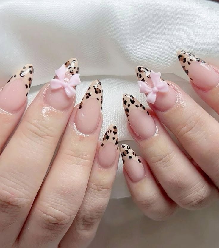 Guitar Nails Bar & Queen Spa nail art example
