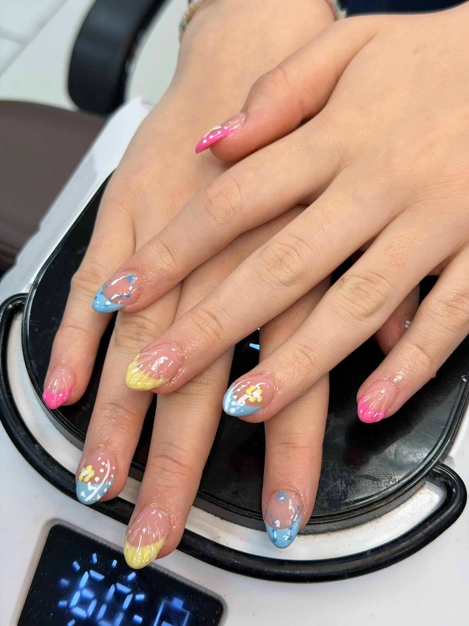 Guitar Nails Bar & Queen Spa nail art example