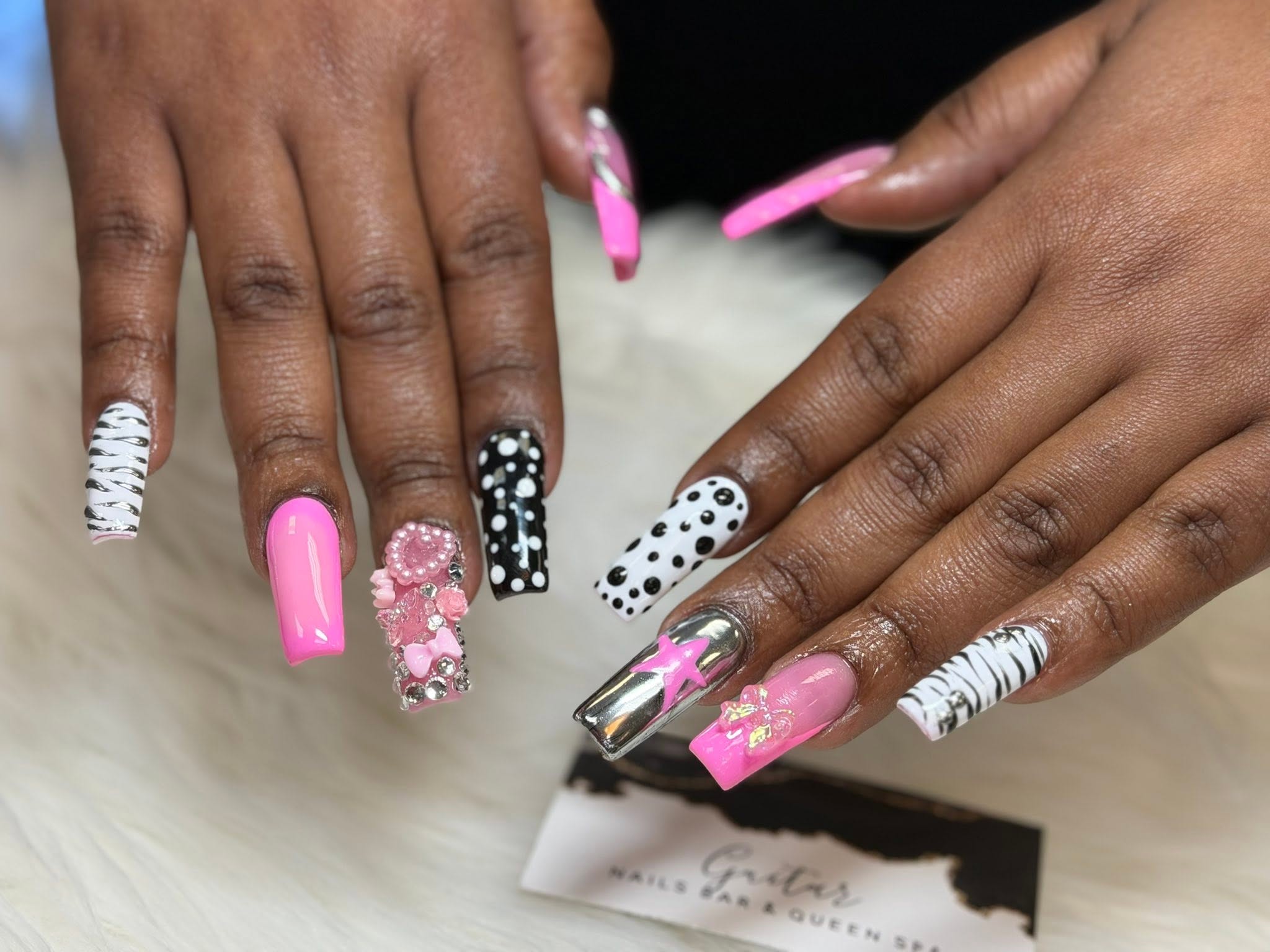 Guitar Nails Bar & Queen Spa nail art example