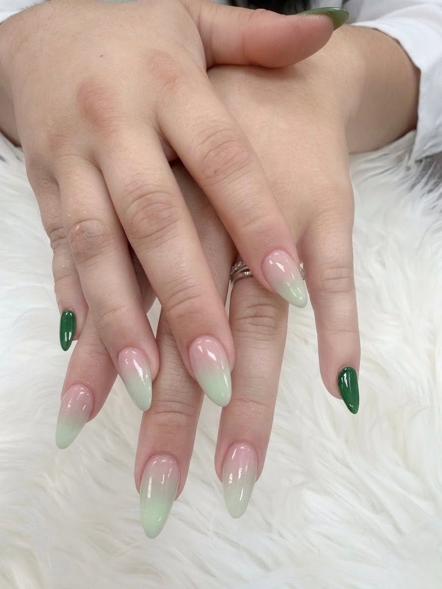 Guitar Nails Bar & Queen Spa nail art example