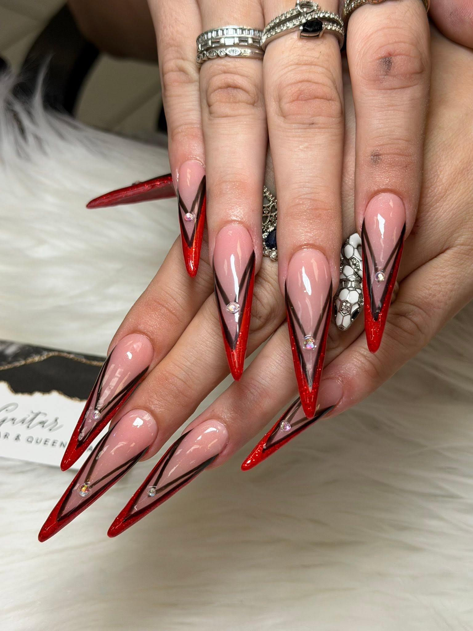 Guitar Nails Bar & Queen Spa nail art example